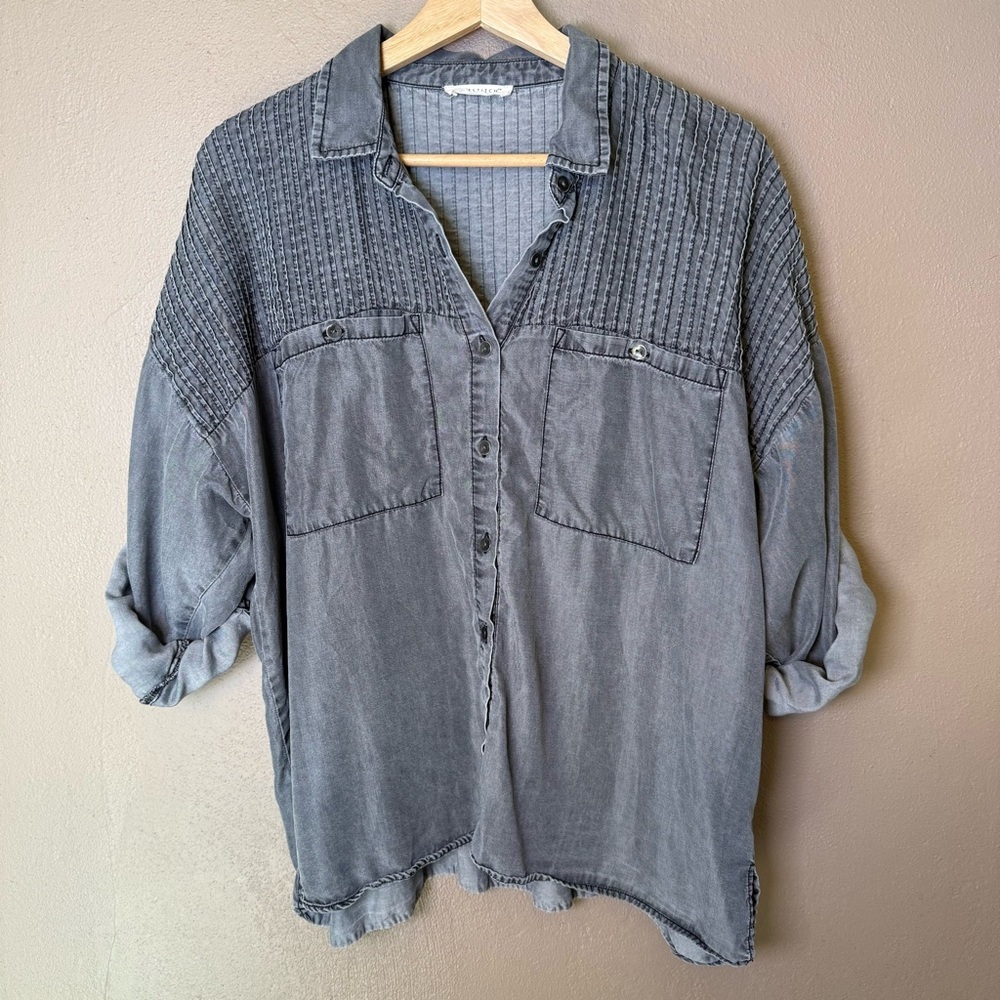 Lovestich Women’s Button Down Distressed Gray Top Size XL Pin-tuck Pleating - Picture 10 of 15